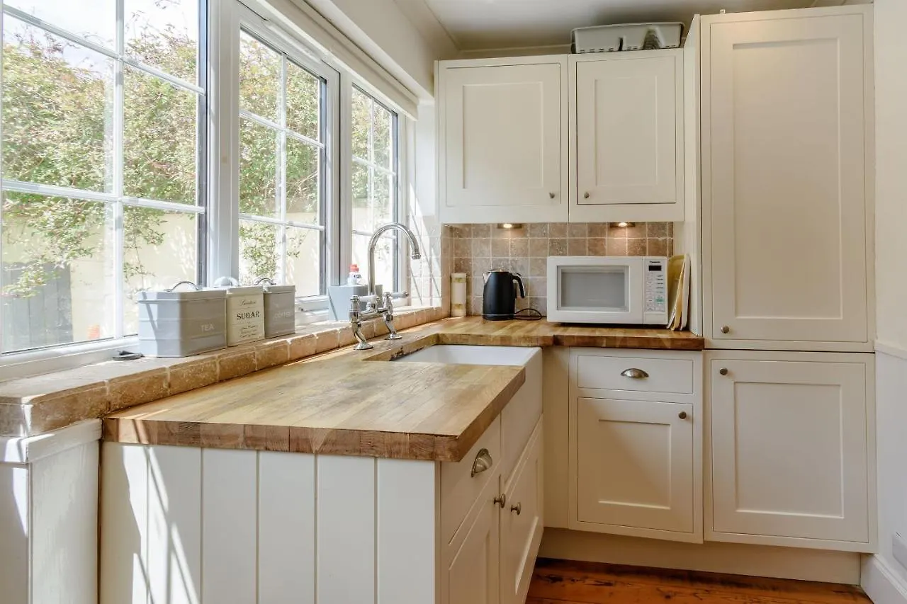 펜션 Snowdrop Cottage 웨더비
